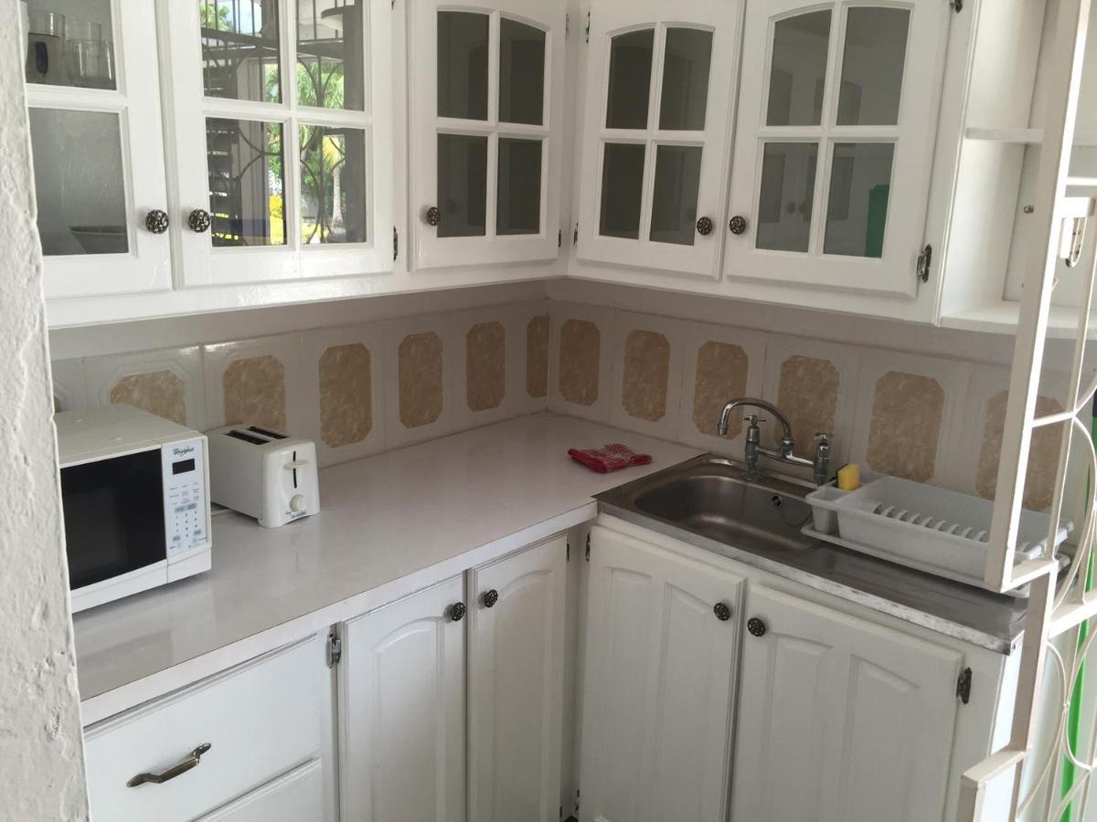 Ventnor House Apartments Bridgetown Bagian luar foto
