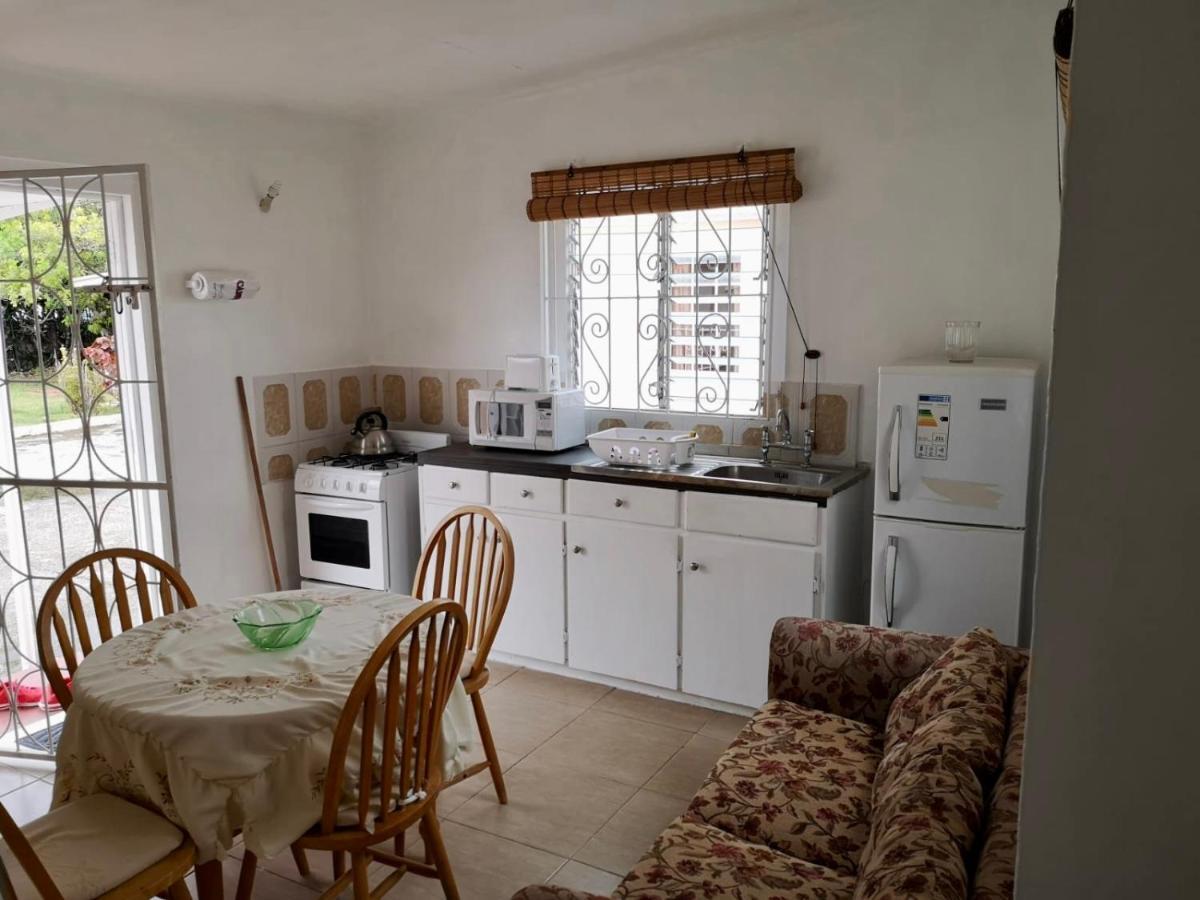 Ventnor House Apartments Bridgetown Bagian luar foto